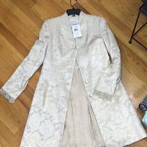 Nicole Miller Couture Elegant Beige Women's Coat. NWT SZ L